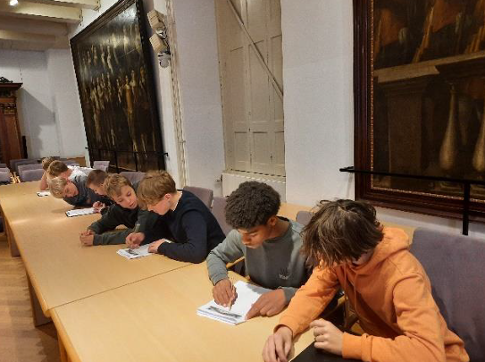 2 havo doet werkopdracht geschiedenis in museum